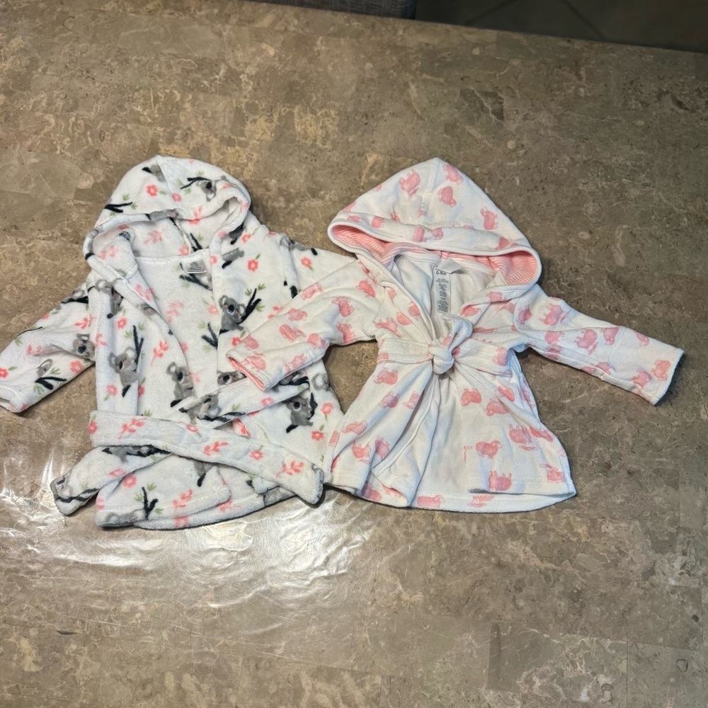 Carter’s Baby girl hooded bath robes size 0-9 months
Like new condition - Picture 2 of 8